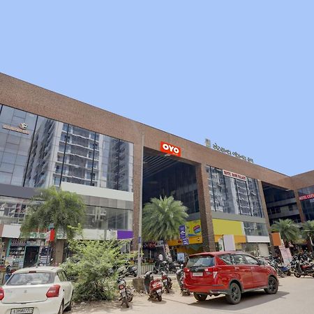 Hotel O Cozy Rooms Surat Buitenkant foto