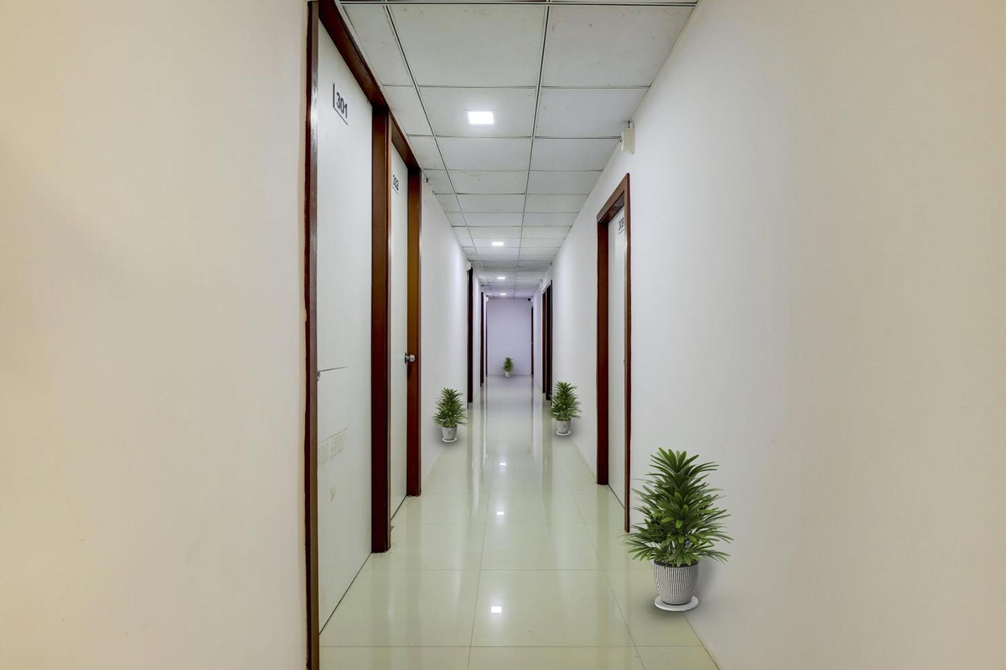 Hotel O Cozy Rooms Surat Buitenkant foto