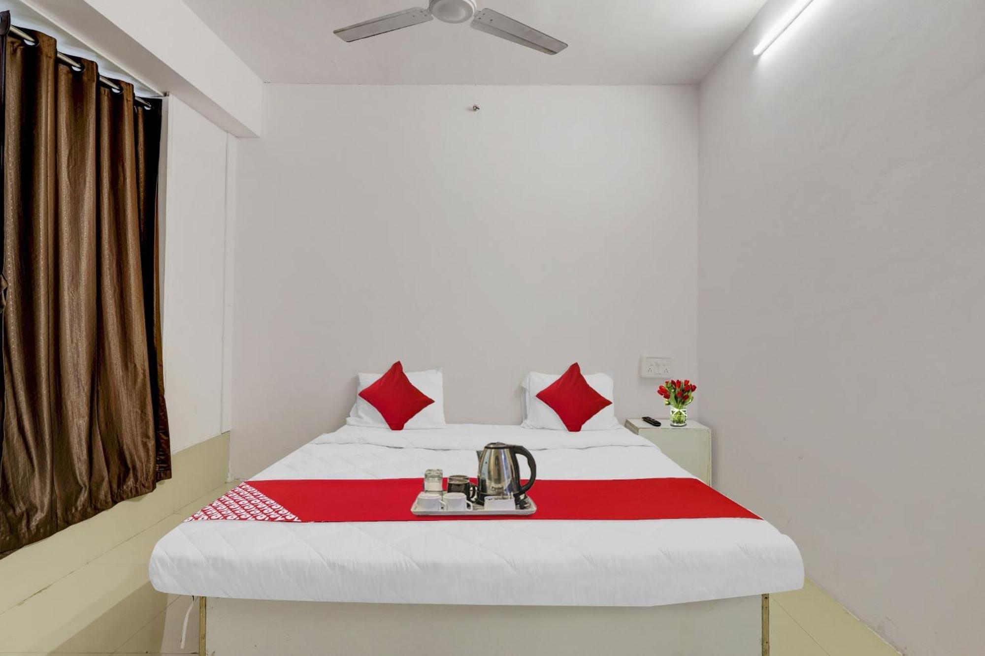 Hotel O Cozy Rooms Surat Buitenkant foto